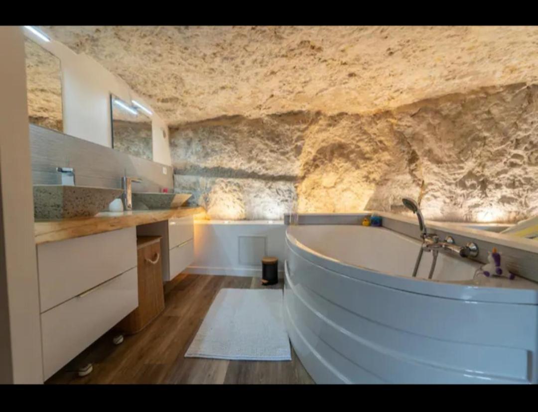 Maison Troglodyte Poitiers Exterior photo